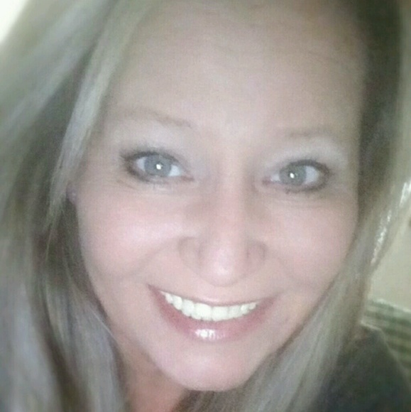Meet your Posher, Cindy - Picture 1 of 1